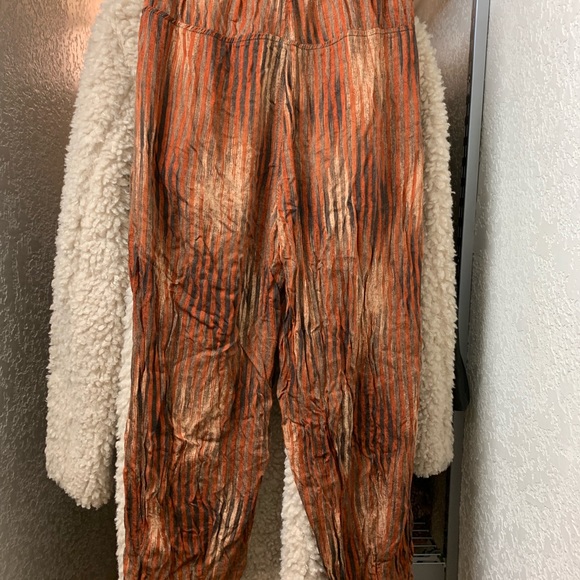 Orange button flowy pants - Picture 3 of 3